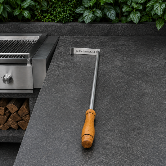 Atizador para Brasas — La Carbonera Grill (50 cm)