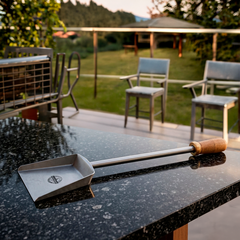 Cargue la imagen en el visor de la galería, Pala Cenicera — La Carbonera Grill (50 cm)
